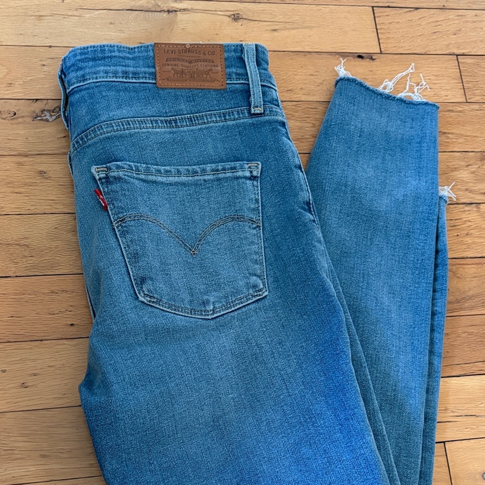 Distressed Levi’s Women’s Jeans